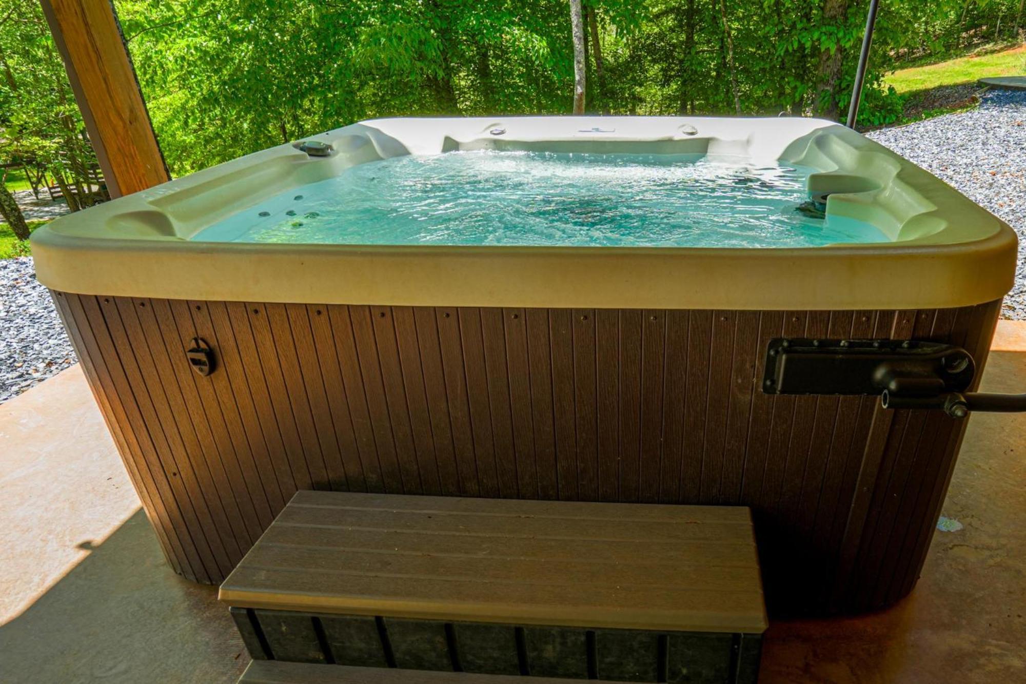 New Listing! Wine Country Retreat - 2 Bed, Hot Tub Villa Dahlonega Exterior photo